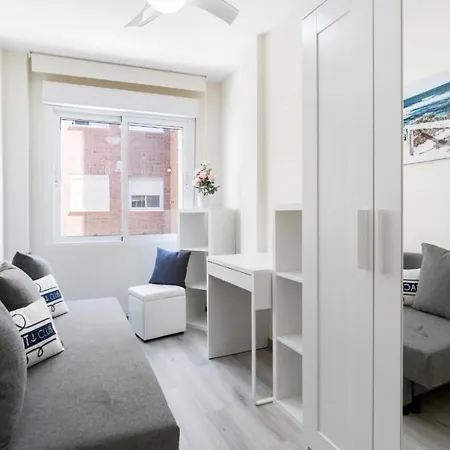 Exquisite Coastal Vista Apartment, With Balcony *