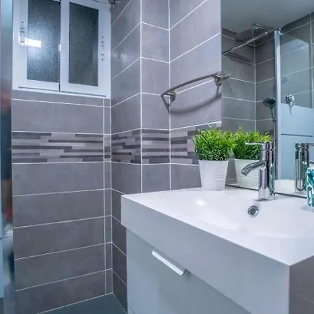 Apartment Exquisite Coastal Vista Apartment, With Balcony Torrevieja